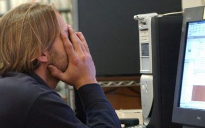 INTELLIGENZA ARTIFICIALE, IL ‘NUOVO’ STRESS DEI LAVORATORI: “ADDESTRIAMO CHI CI SOSTITUIRÀ”